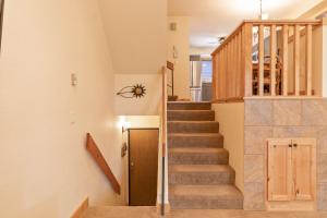 Cedars Slopeside Townhome: Ski-In, Ski-Out