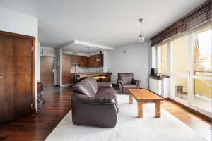 Bluszczańska Comfort Apartment by BookingHost