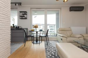 Trendy Apartment with AC and Parking in Warsaw by Renters