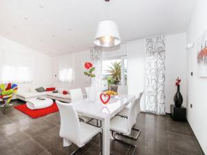 Luxurious Apartment in Zadar with Garden