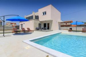 New modern villa Gogo with private pool near the beach and town of Pula by WiiBuk 