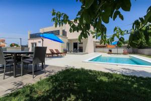New modern villa Gogo with private pool near the beach and town of Pula by WiiBuk 