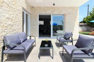 New modern villa Gogo with private pool near the beach and town of Pula by WiiBuk 