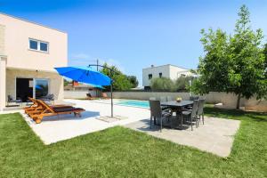 New modern villa Gogo with private pool near the beach and town of Pula by WiiBuk 