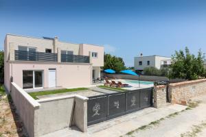New modern villa Gogo with private pool near the beach and town of Pula by WiiBuk