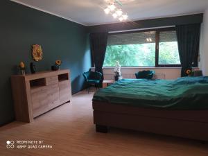 Park Villa Ferienwohnung mit Pool, Jacuzzi und 3 Schlafzimmer