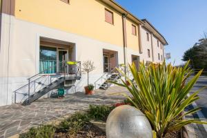 Yellow, Orange and Blue Apartments Desenzano