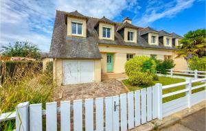 Maisons de vacances Beautiful Home In Cancale With Wifi And 4 Bedrooms : photos des chambres