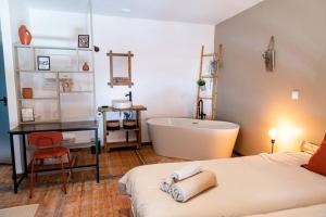 Maisons de vacances Le Loft : Gite avec spa a Marle : photos des chambres
