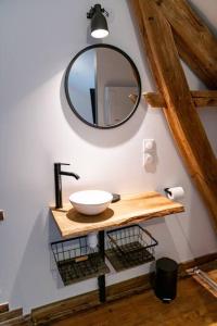 Maisons de vacances Le Loft : Gite avec spa a Marle : photos des chambres