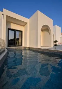 Artium Villa with Outdoor Pool hosted by K&K - Foinikiá