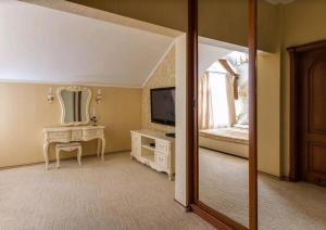 Villa with pool and garden