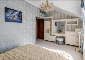 Villa with pool and garden