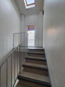 Appartements Studio au calme pres du centre stationnement gratuit dans la rue espace exterieur : Studio