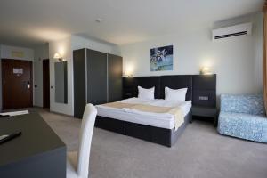 Double or Twin Room with Balcony and Sea View (2 Adults + 1 Child) room in Hotel Continental