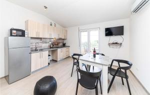 Cozy Apartment In Kastel Luksic