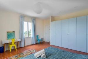 SUPERBE VILLA CONTEMPORAINE: PISCINE ET VUE MER