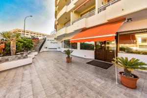 Ocean view apartment in front of Playa la Arena beach