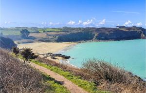 Maisons de vacances Beautiful Home In Cancale With Wifi And 4 Bedrooms : photos des chambres