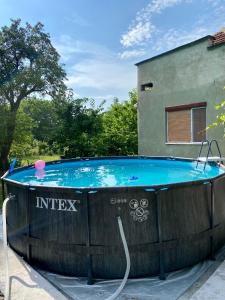 Idila pod Rtnjem - Najam cele vikendice sa bazenom