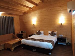 Hotel Ganges Grand - 600m from Kashi Vishwanath Temple