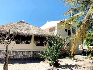 Location de vacances vue sur mer à petite plage - Amborovy