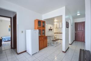 075 - Apto confortável na praia de Bombas