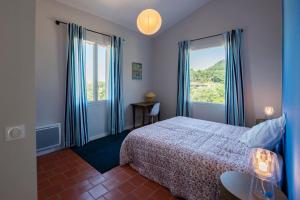 Villas Villa les Tarentes : pool and sea view : photos des chambres