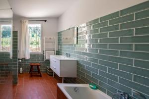 Villas Villa les Tarentes : pool and sea view : photos des chambres