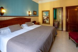 Quadruple Room room in Hotel de Camprodón