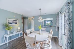 Cocoa Beach Vacation Rental - Walk to Pier!