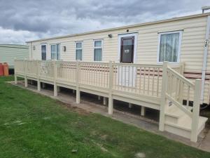 S407 8 BERTH 3 BED CARAVAN GOLDEN PALM