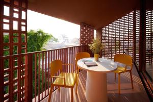 Suite with Balcony room in LOOM ATHENS