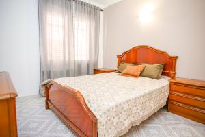 Central Beach Modernist Apartment