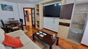 Apartment-Sleeps6-Parking-Terrace