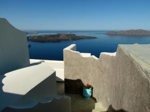 Remvi Suites Santorini Greece