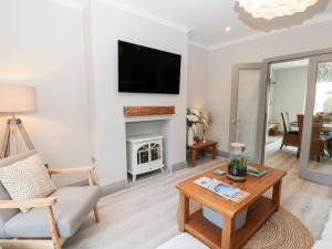 41 Chatsworth Gardens