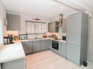 41 Chatsworth Gardens