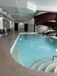 Ramada by Wyndham Airdrie Hotel & Suites