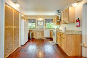 Waterfront Coos Bay Retreat w Kayaks!