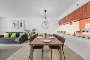 Amazing High-Rise Condo @Brickell with Pool