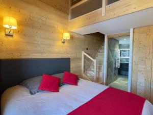 Appartement Alpin Chaleureux avec Sauna et Parking à La Rosière - FR-1-275-190