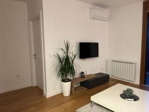 THE FIVE-New Belgrade Apartment