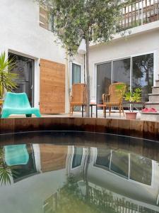 Maison 180 m2 avec bassin-piscine en bois à Vauban