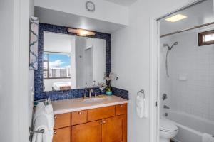 Artsy 32nd Floor Condo with Modern Furnishings & Gorgeous Ocean Views condo