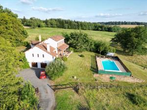 Maison spacieuse avec piscine privée, wifi et parking à Lanouaille - FR-1-616-335