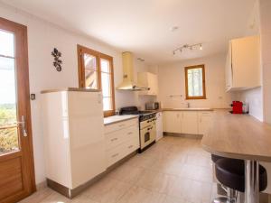 Maison spacieuse avec piscine privée, wifi et parking à Lanouaille - FR-1-616-335