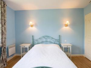 Maisons de vacances Maison spacieuse avec piscine privee, wifi et parking a Lanouaille - FR-1-616-335 : photos des chambres