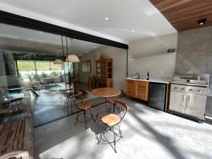 Casa 08 Floresta Boa Vista - Piscina Privativa e Lounge com Deck em Meio à Natureza