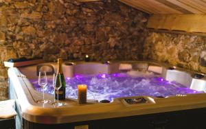 Maisons de vacances Ferme de Beauregard -LANARCE 07660 - jacuzzi et sauna : photos des chambres